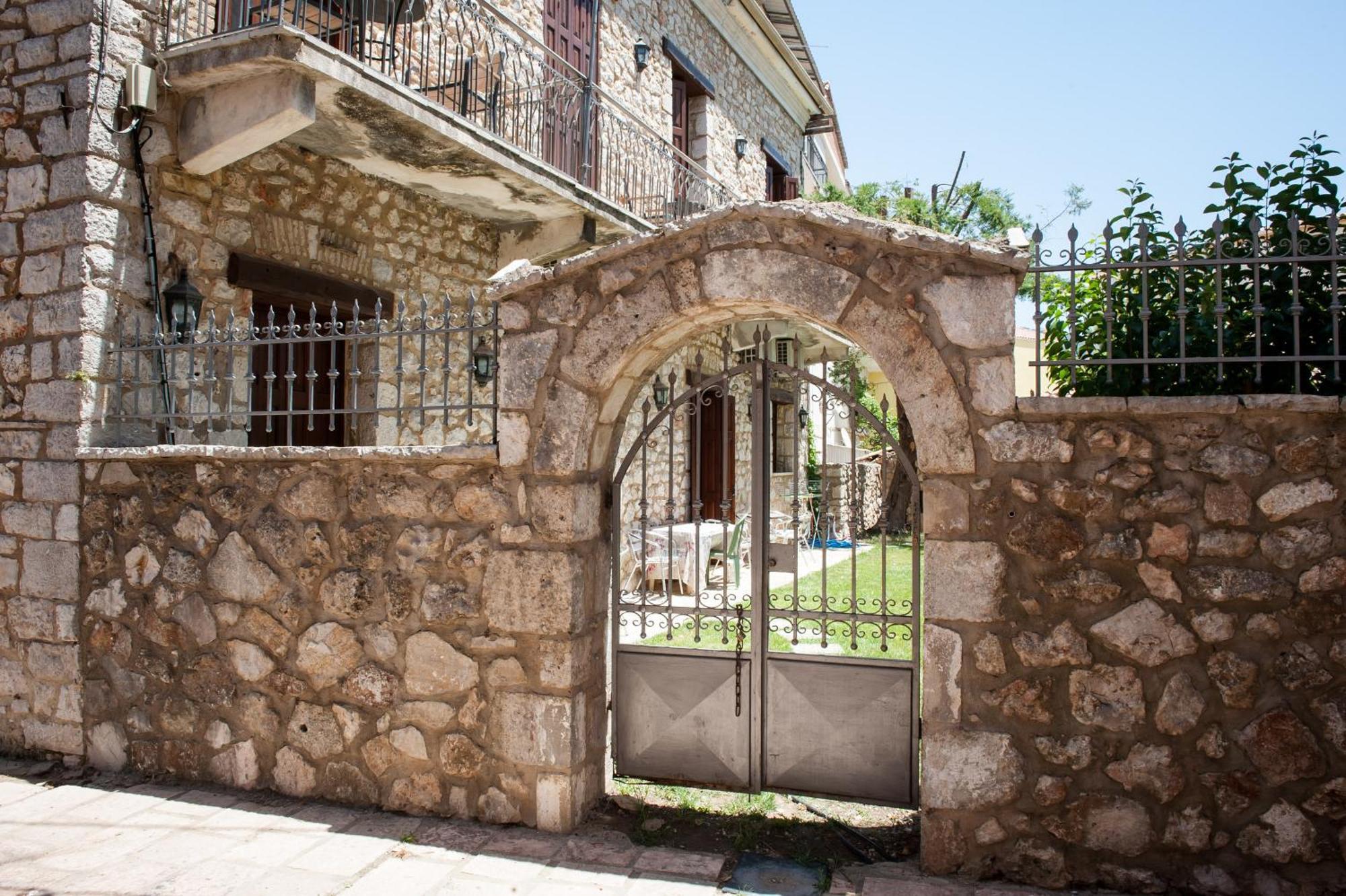Seafront Stone Suites Vonitsa Exterior foto